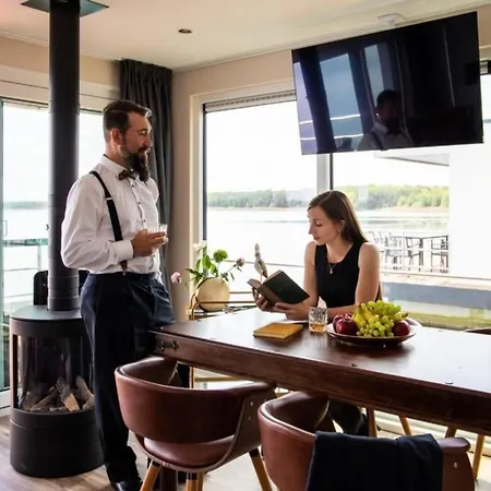 Hotel na wodzie Hausboot King - Lp5 Laasow
